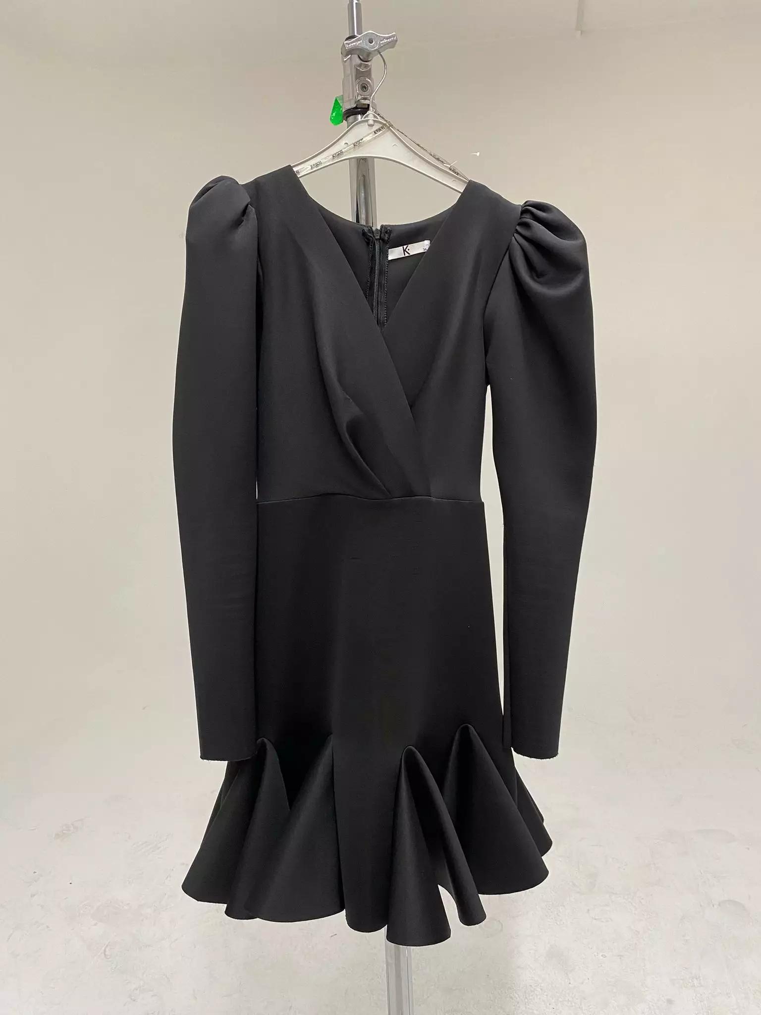 Black wowen long sleeve mini dress