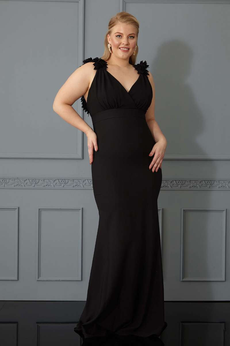 Black plus size crepe sleeveless maxi dress