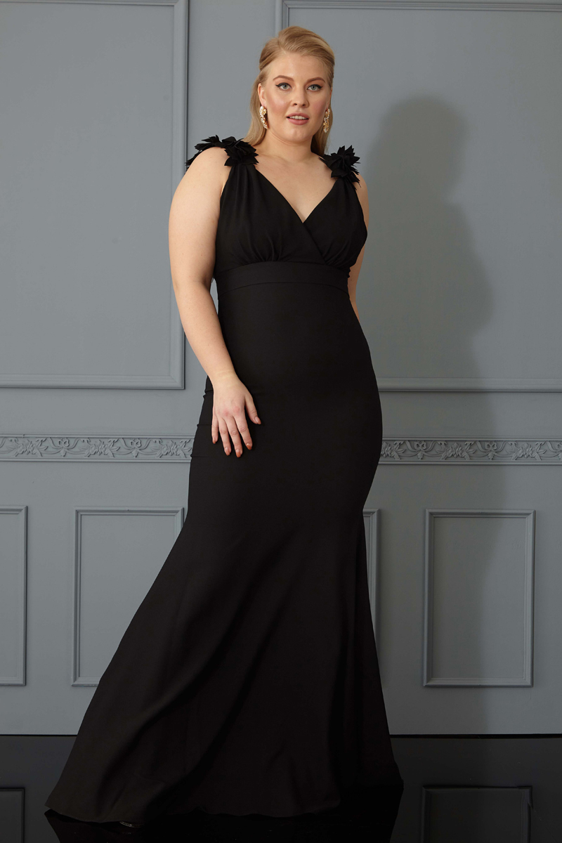 Black plus size crepe sleeveless maxi dress