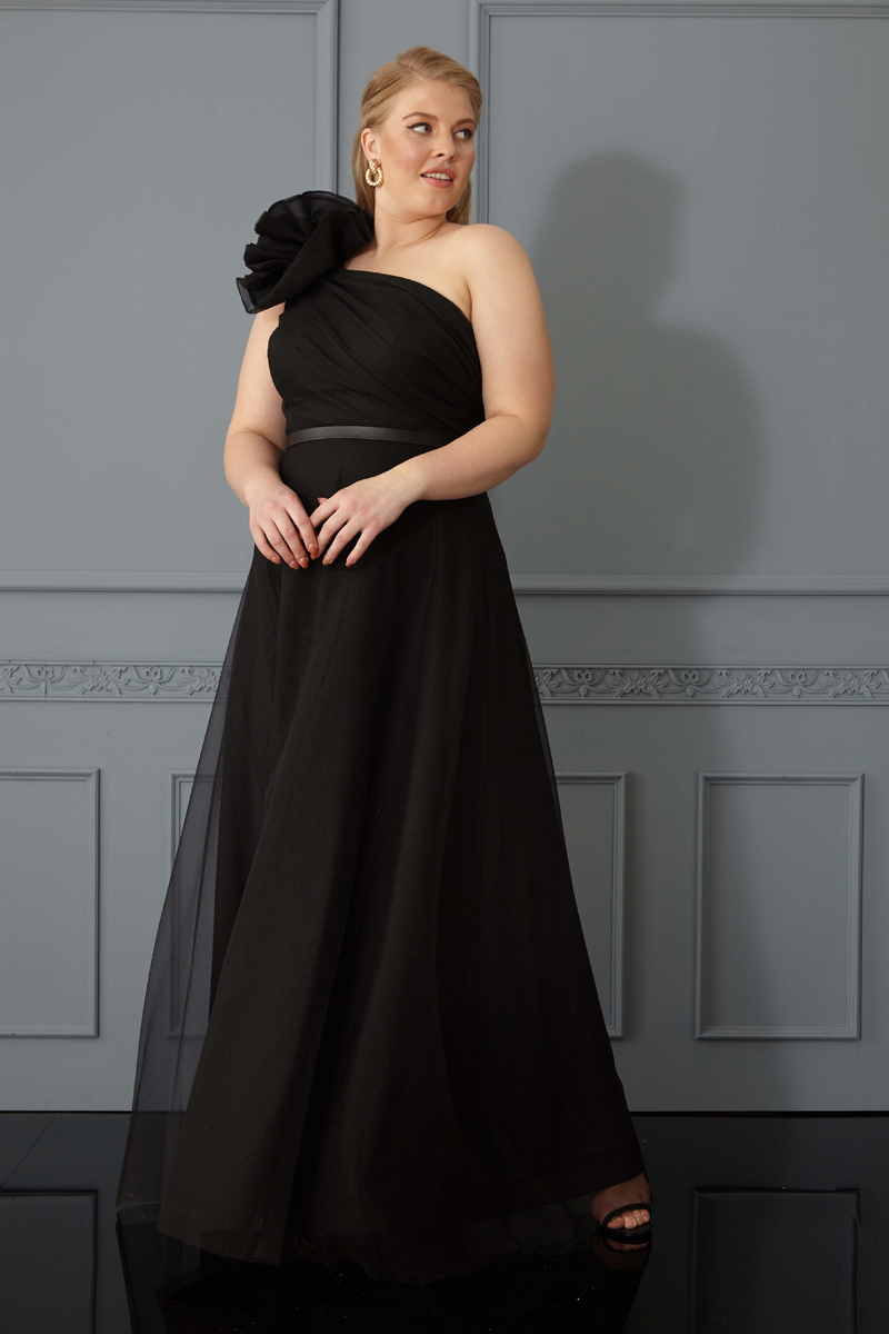 Black plus size tulle sleeveless maxi dress